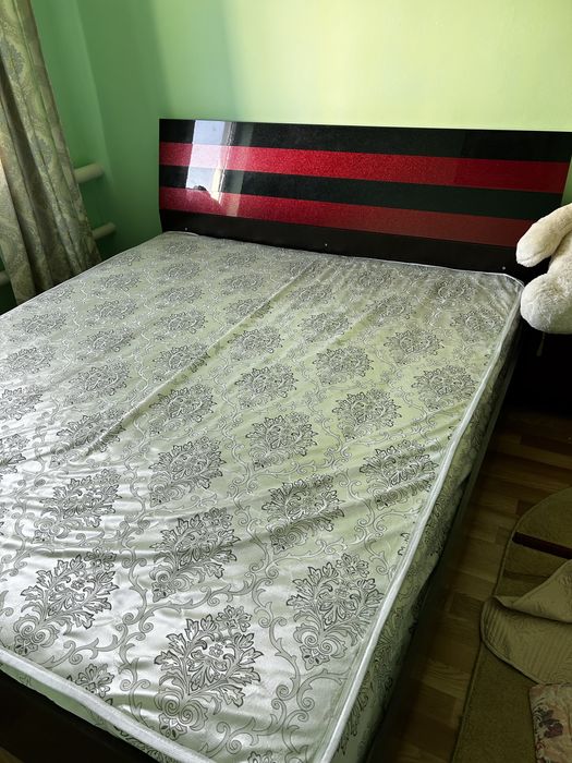 Продам спальный гарнитур