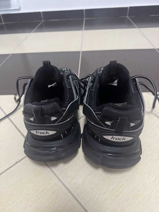 Balenciagaa track