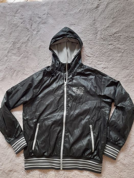 Nike мъжко яке L размер.