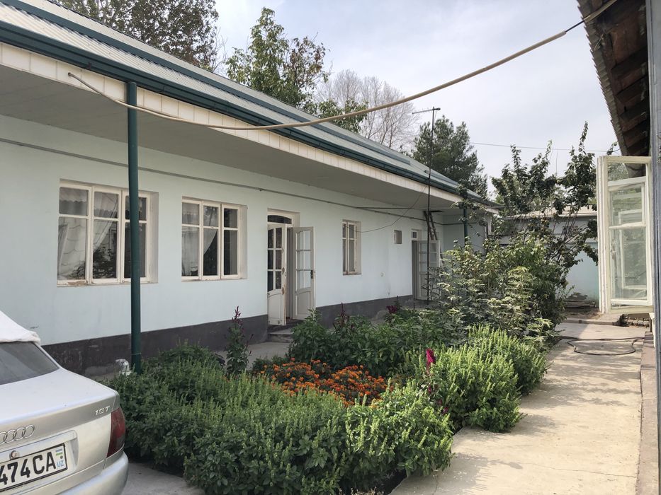 Uy sotiladi 6 sotix 7 xona sergeli sputnik