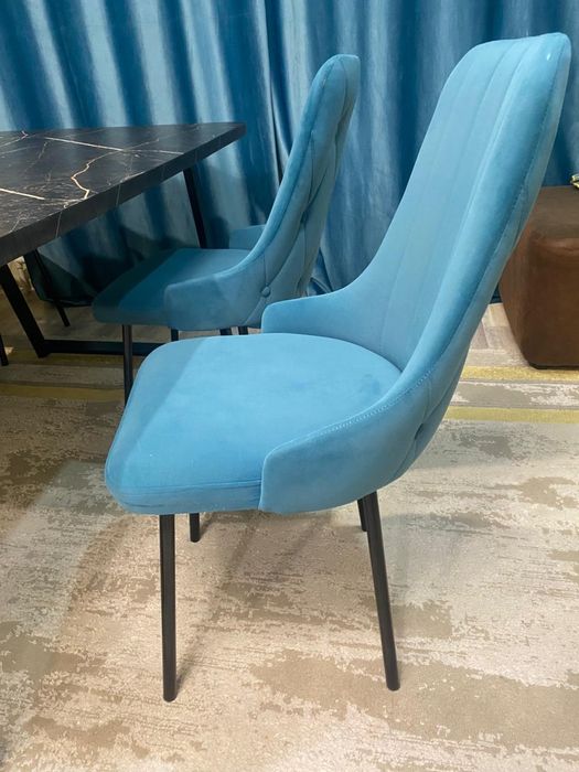 Продаю кухонный стол и стулья