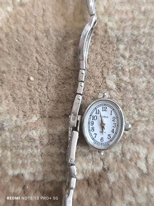 Продам серебряные часы