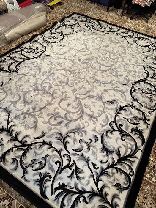 Продам ковер в отличном состоянии