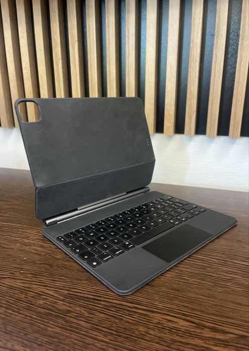iPad Pro 11” 256GB + Magic Keyboard + Pencil 2 – folosit cu grijă