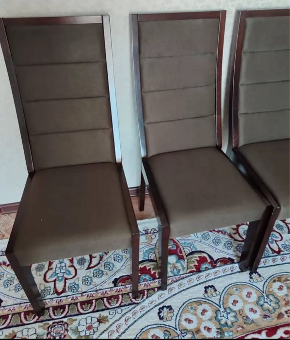 Стол со стульями