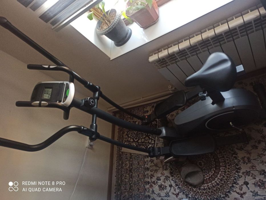 Велотренажер. Холат Зур