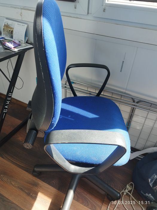 Запазен офис стол