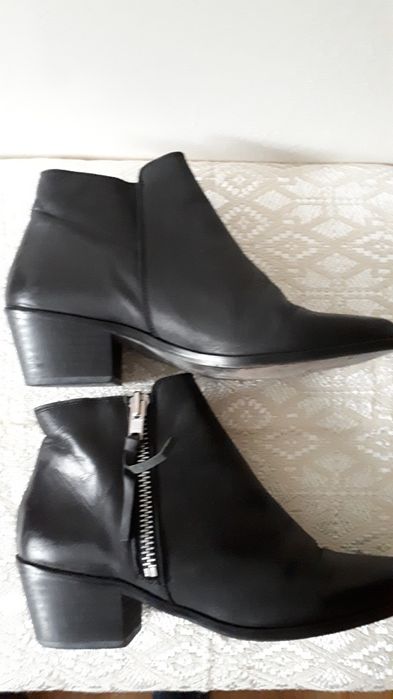 Боти от естествена кожа