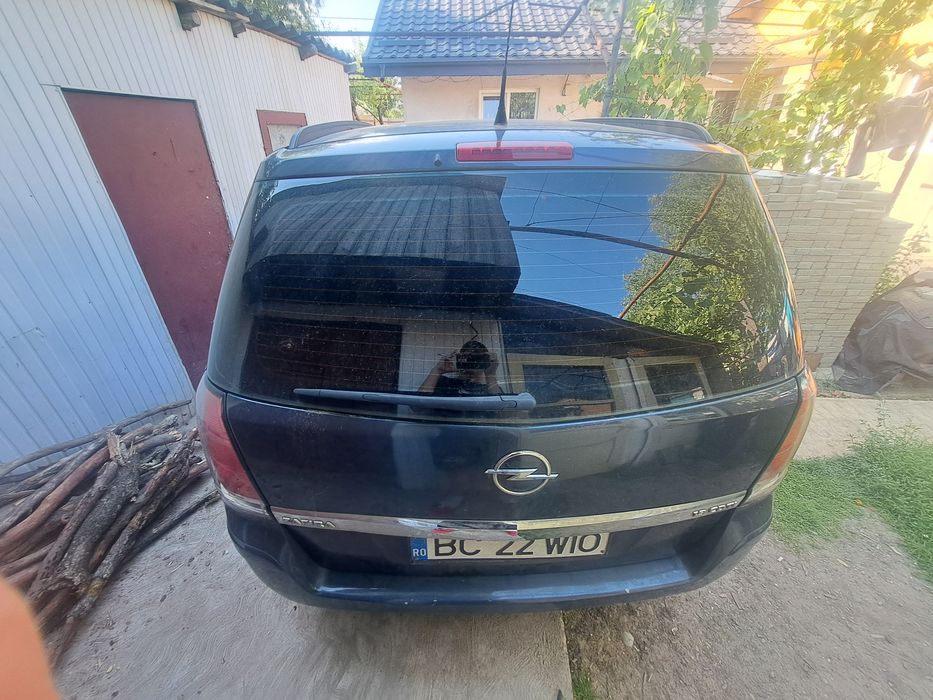 Vând Opel Zafira