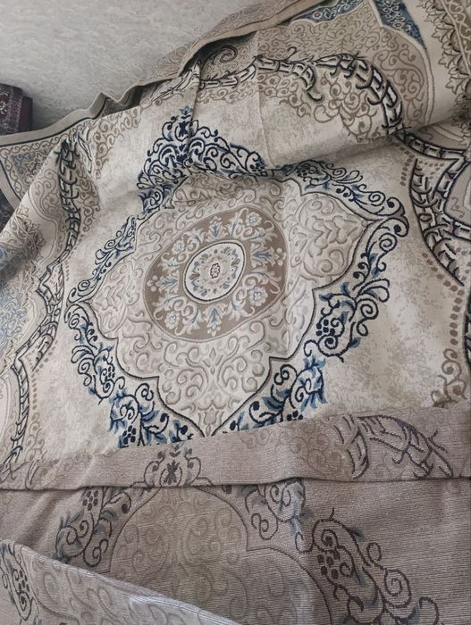 Gilam sotiladi
Metri 3. 5 ga 7 metr. 
Uyimzga toğri kelmagani uchun so
