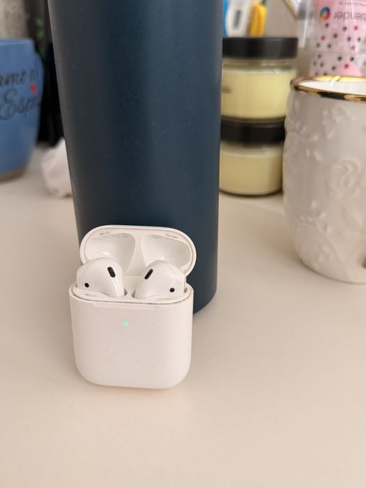 Продам наушники airpods