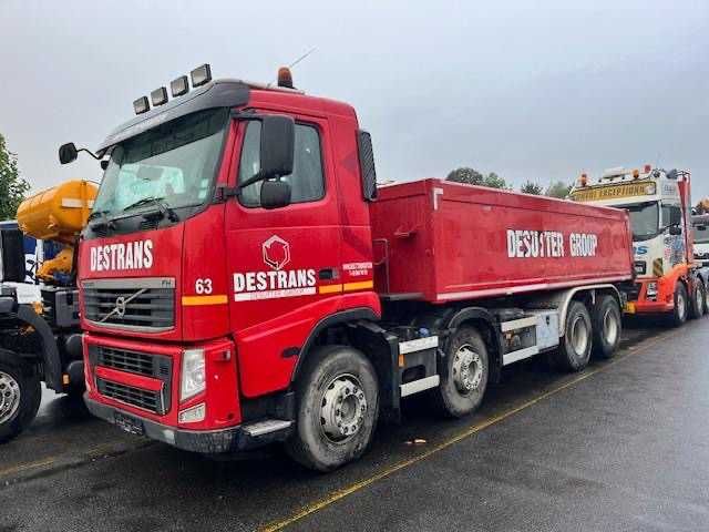 камион четириосен самосвал