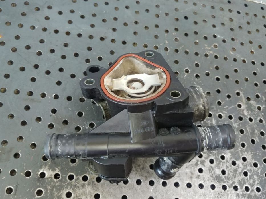 carcasa termostat 2.0 dci  m9r6832 renault koleos nissan x-trail qashqai  8200907234c