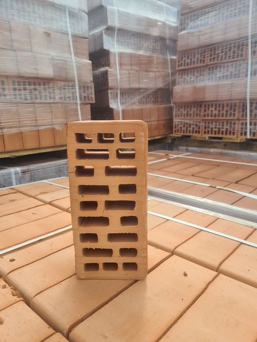 Кирпич полуторный пустотелый