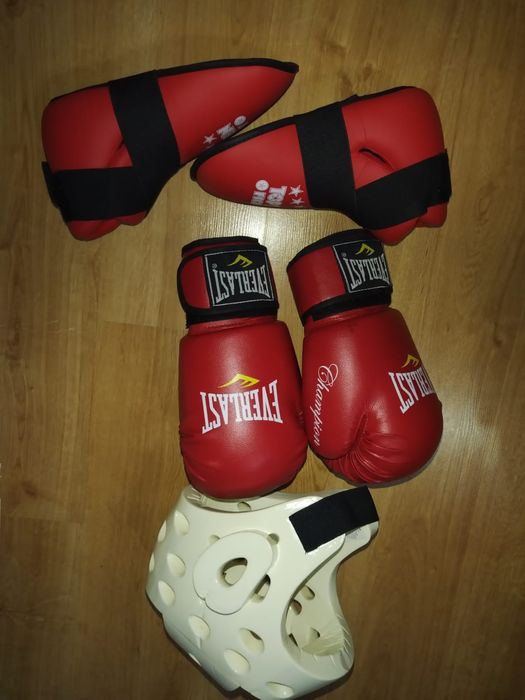 Продам кимоно и амуницию