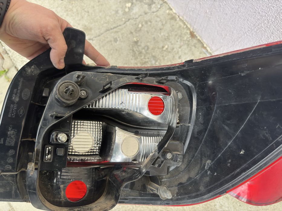 Piese Logan  TRIPLA STOPURI cu defecte ! si Airbag 150 lei logan 2