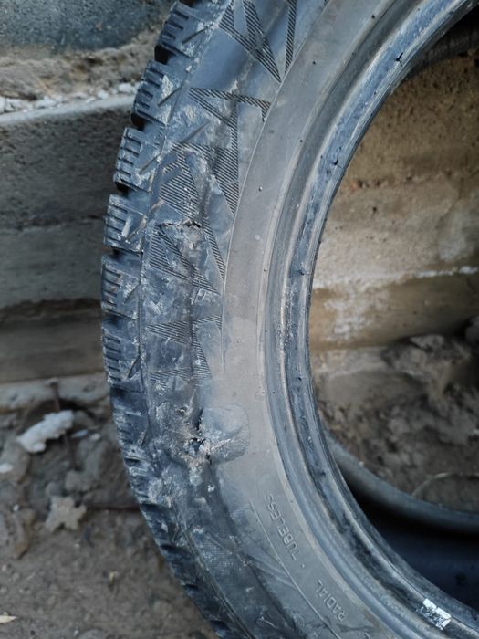 Шины зимние . Продам шины