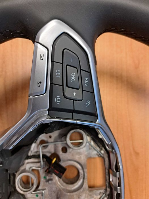 VW volan cu comenzi ca nou