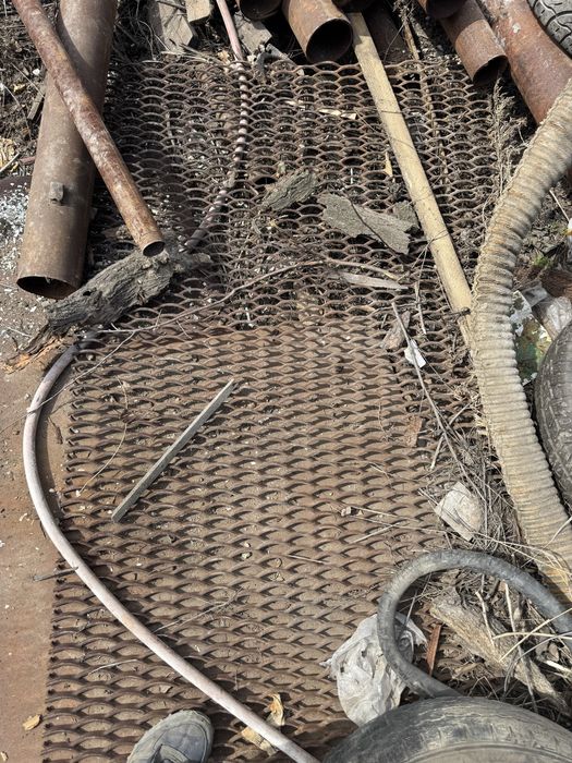 Продам просечно вытяжную сетку.