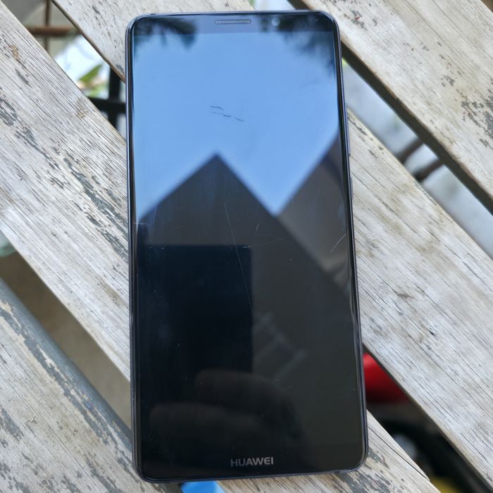Продава се Huawei Mate 10 Pro