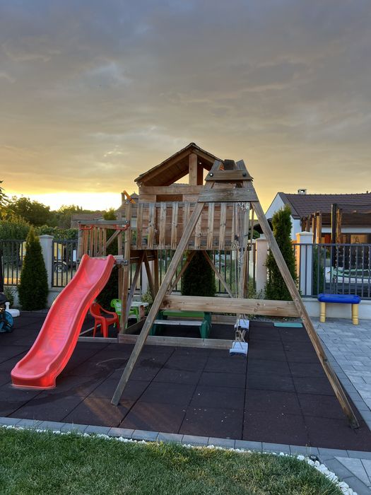 Loc de joacă pentru copii