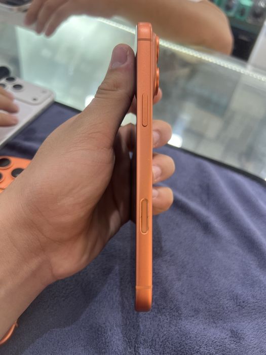 Iphone 17 pro max ORANGE