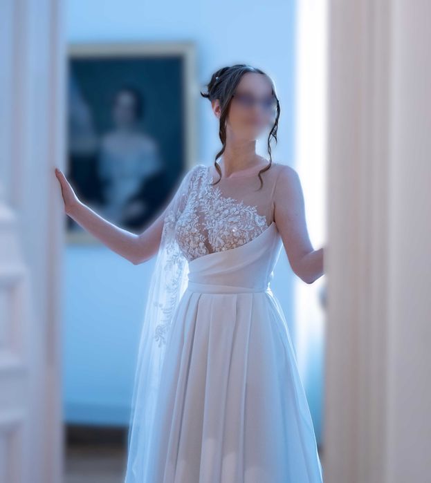 Rochie de mireasa cu capa (detasabila) pe umarul drept