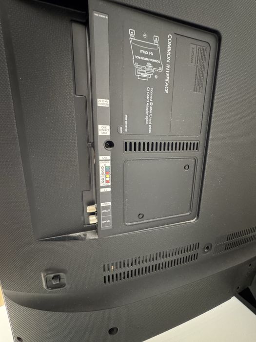 самсунг изогнутый UHD телевизор