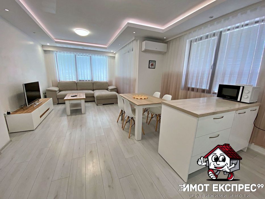Продава се Тристаен апартамент в Асеновград - 90 кв.м за 5 €/кв.м - Снимка #1