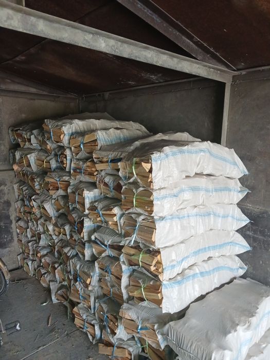 Уголь в мешках ,дрова