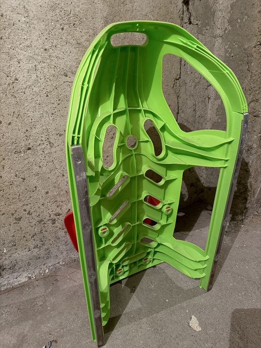 Продавам голяма шейна за пързаляне.