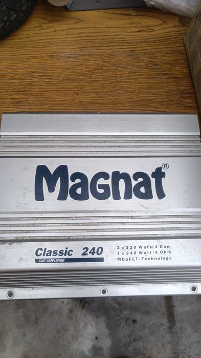 Vând boxe si 2 amplificatoare