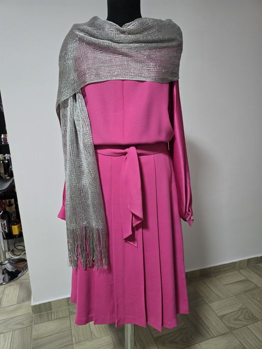 Rochie superba cu pliuri in partea de jos, cordon in talie