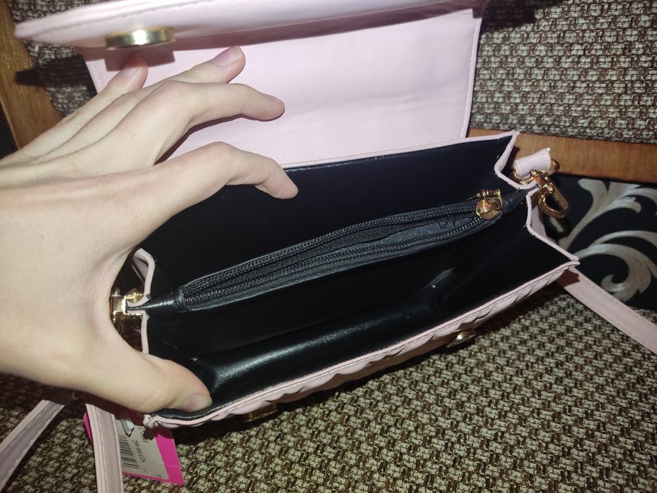 Скидка!Стильная сумка в розовом цвете с жемчугом от Pink Island