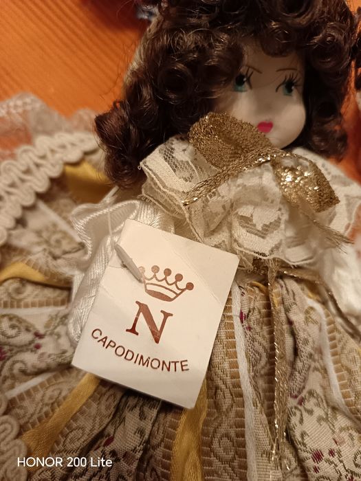 Șapte fete cucuiete frumușele și cochete