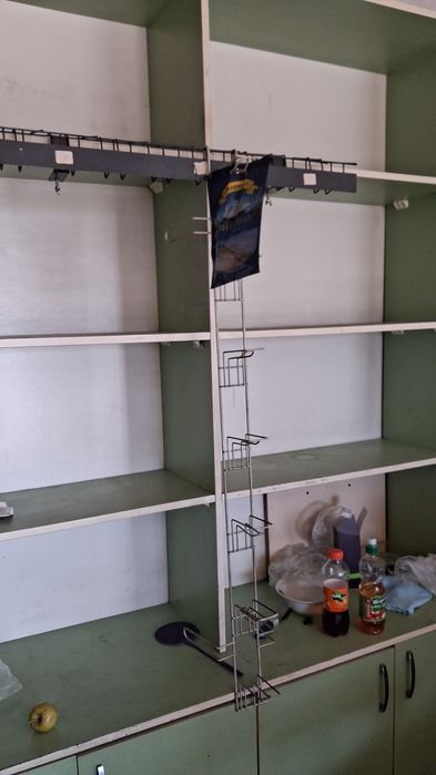 Шкаф витрина в магазин