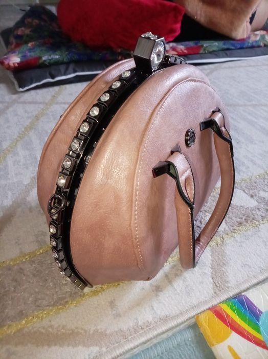 Женская сумка через плечо