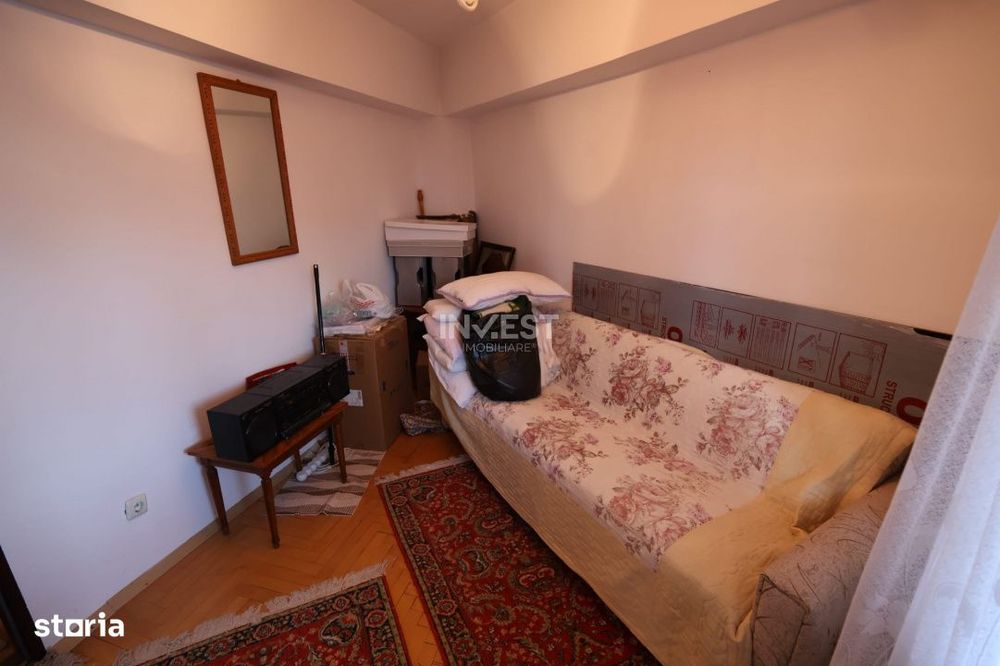 Apartament de vanzare, 4 camere, decomandat, zona Pacurari-Pizza Smile
