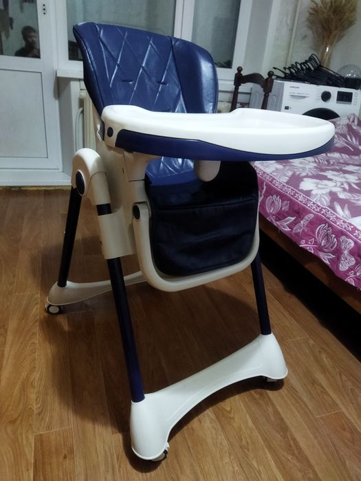 Продам батут детский, стульчик и автокресло.
