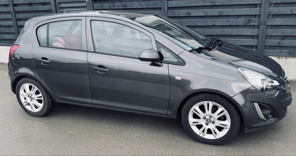Opel Corsa volan incalzit si scaune incalzite km reali