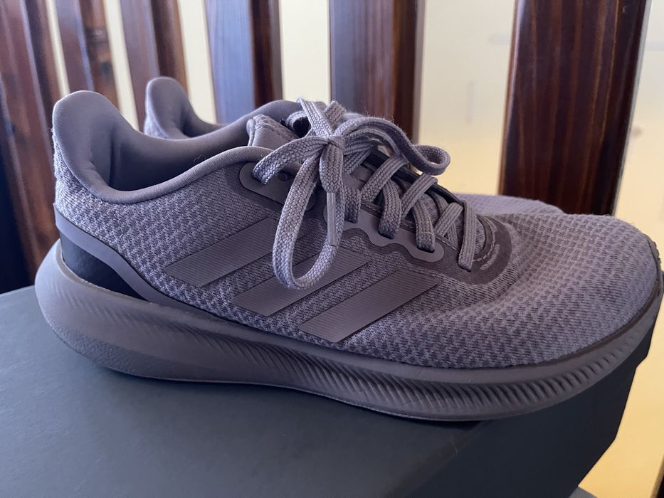 Маратонки Найк и Адидас