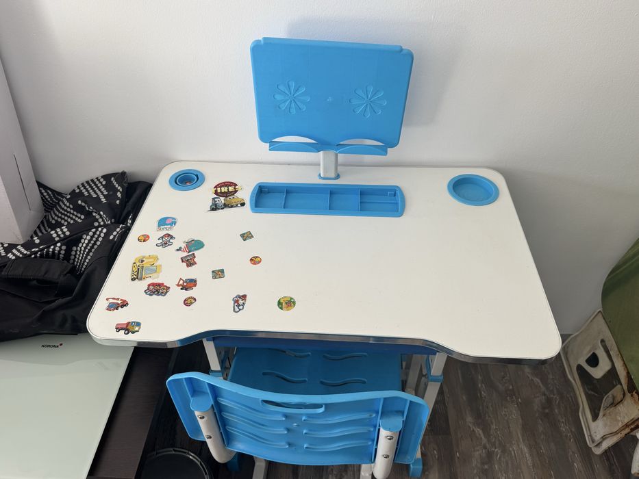 Birou copii cu scaun, reglabil pe înălțime, cu suport carte - Albastru