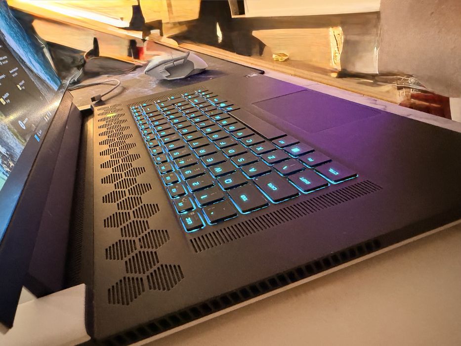 Laptop Alienware m17 r2