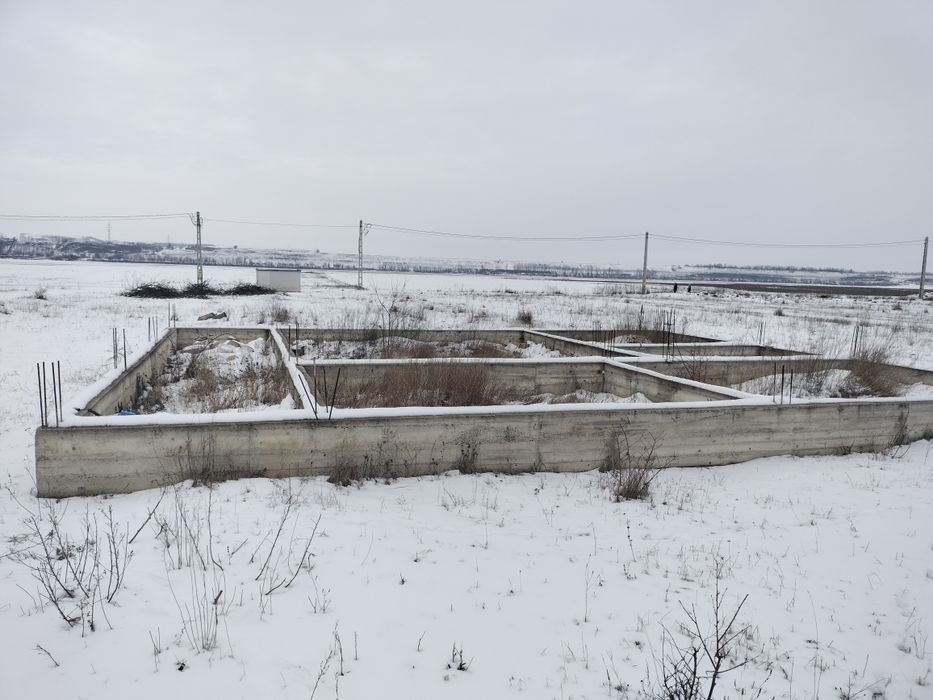 Vând teren intravilan