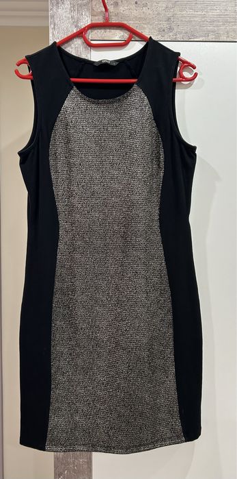 Къса черна рокля