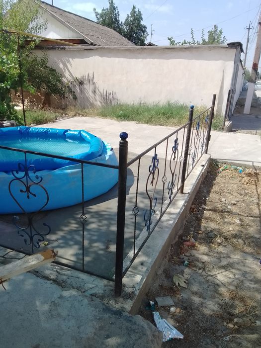 Продаётся своя 3х ком.кв.Рядом есть школа и садик 50м,въезд для машин.