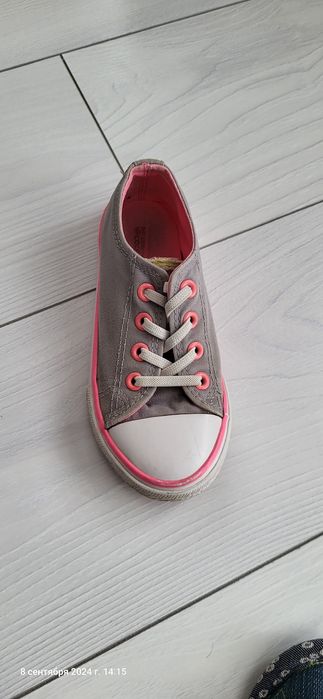 Продам детскую обувь