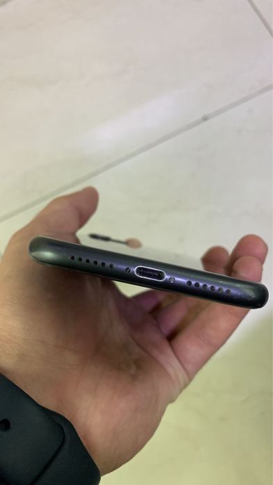 Продам срочно Айфон 11 64ГБ
