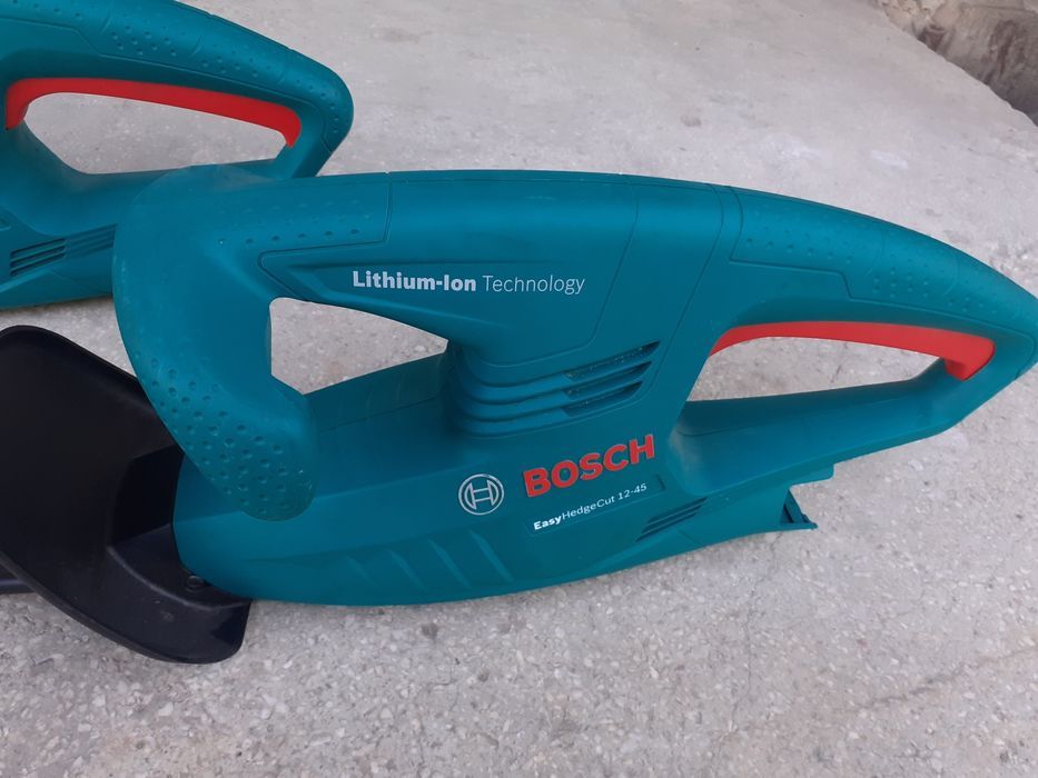 Masina de Tuns Gard Viu Bosch EasyHedgeCut 10,8V Li-ion  44cm Lama