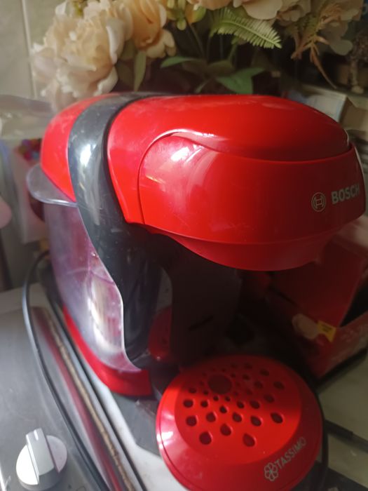 Vând 2 espressoare Bosch Tassimo și o cafetiera :)